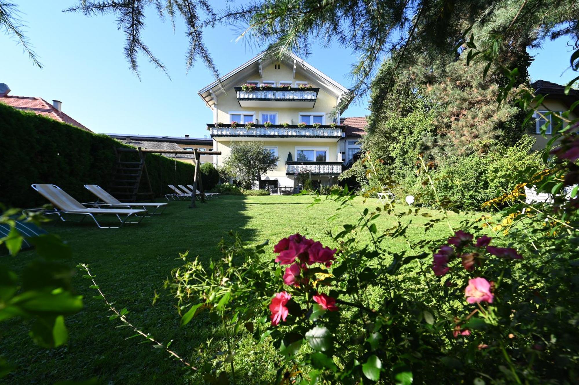 Pension & Apartments Ertl Seeboden Exteriör bild